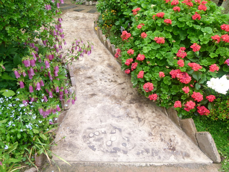popular-materials-and-features-used-for-entrance-approaches
